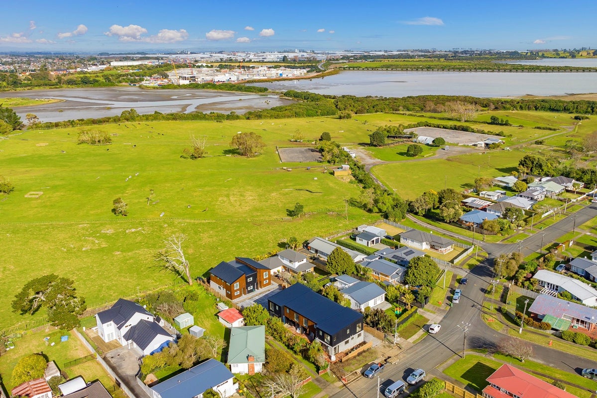1/42 Wellesley Road, Mangere Bridge, Auckland - Carousel 15