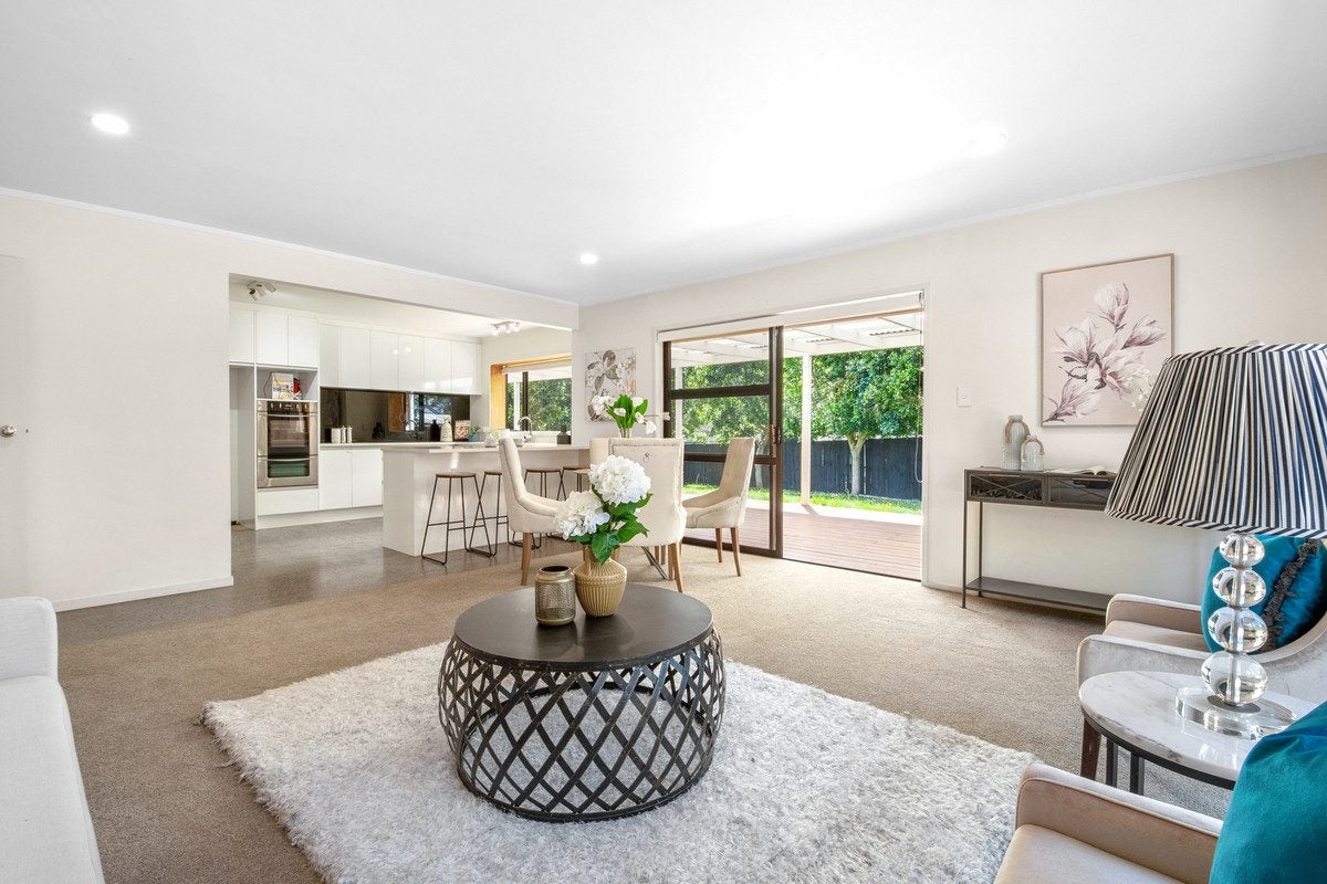 16 Redlands Grove, Swanson, Auckland - Carousel 2
