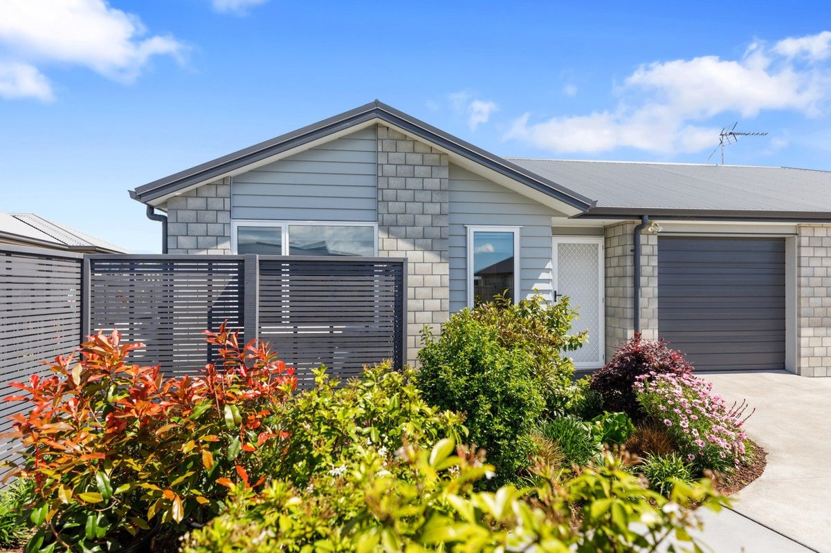 14 Foley Grove, Pyes Pa, Tauranga - Carousel 1