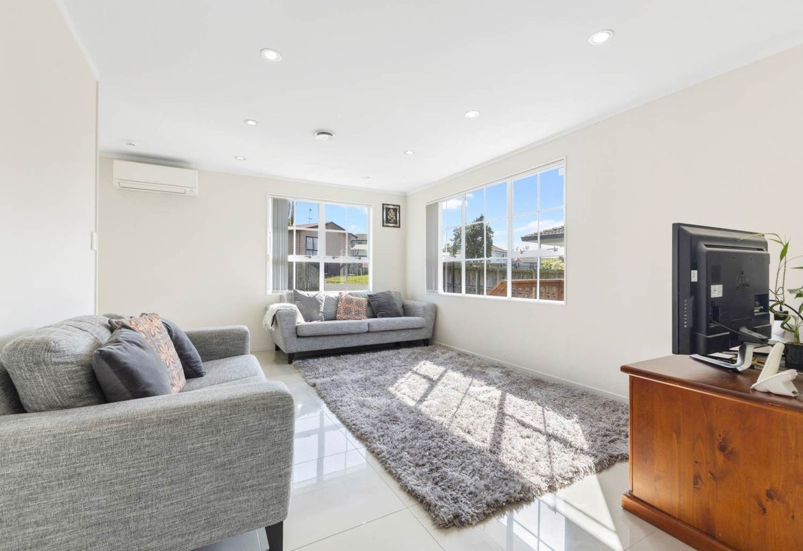11 Janese Place, Weymouth, Auckland - Carousel 2