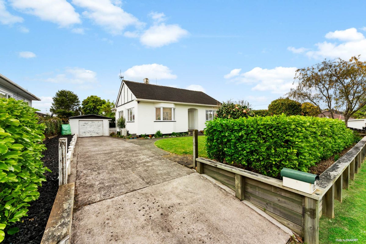 1/11 Jutland Road, Manurewa, Auckland - Carousel 1