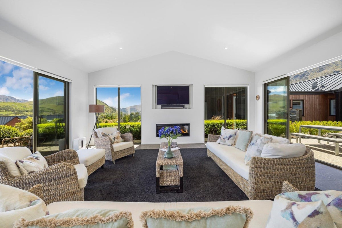 25 McKellar Place, Hornby, Christchurch - Carousel 1