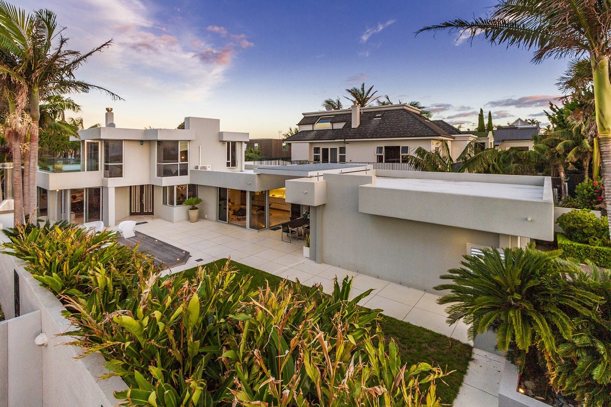 33 Ocean View Road, Milford, Auckland - Carousel 2