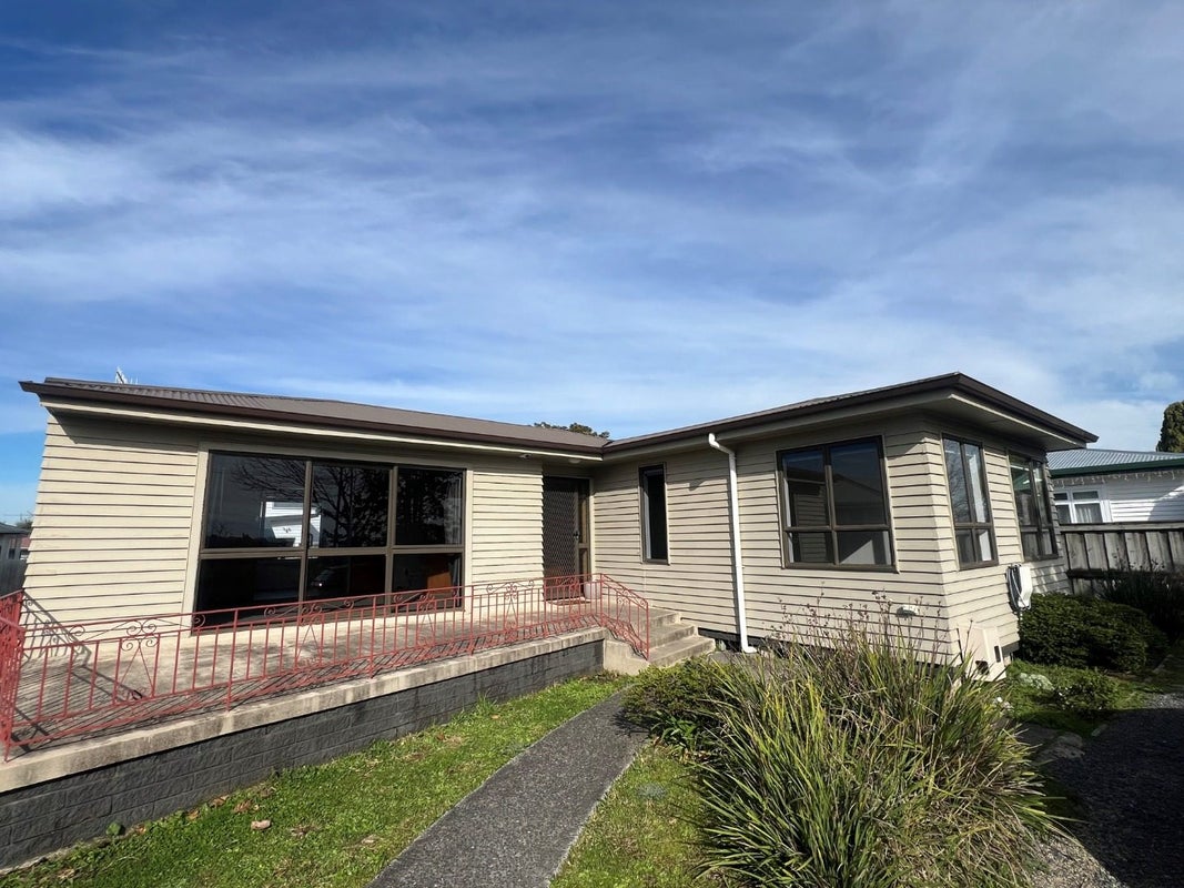 31 Collins Road, Melville, Hamilton - Carousel 1