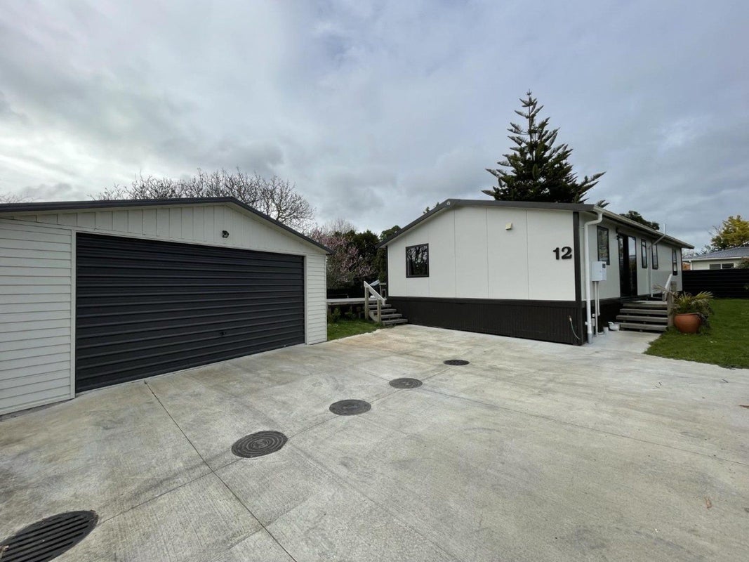 12 Victory Place, Aramoho, Whanganui - Carousel 1