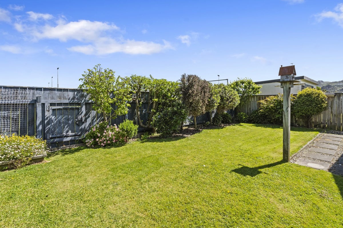 16 Bouverie Street, Petone, Lower Hutt - Carousel 21
