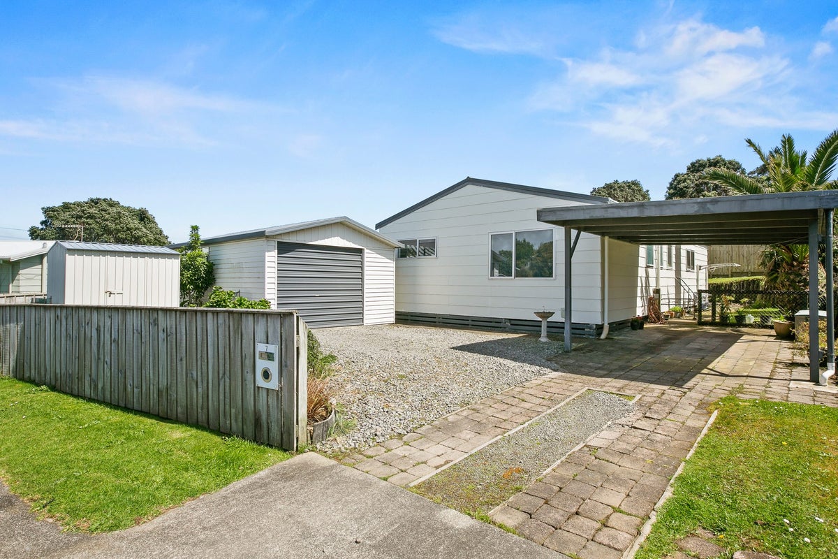 7 Tahurangi Place, Spotswood, New Plymouth - Carousel 1