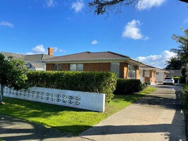 1/39 Eversleigh Road, Belmont, Auckland - Carousel 2