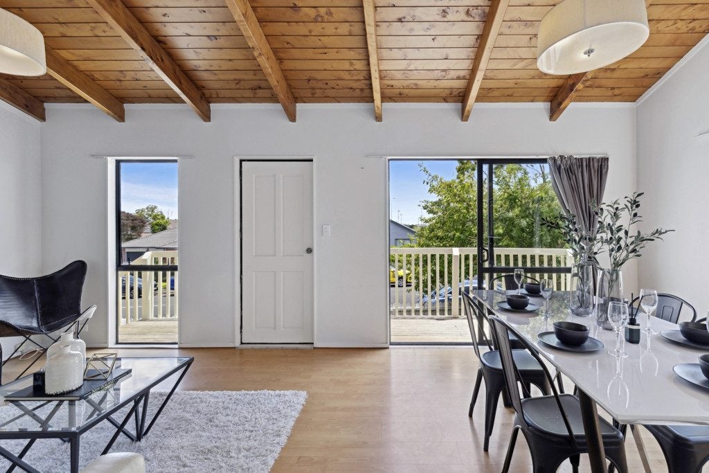 2/48 Barbados Drive, Unsworth Heights, Auckland - Carousel 2