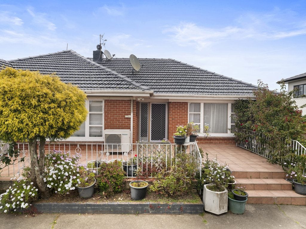 82 Station Road, Papatoetoe, Auckland - Carousel 1