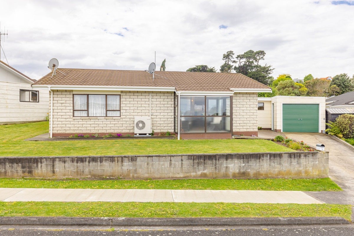 10 Bens Place, Springvale, Whanganui - Carousel 2