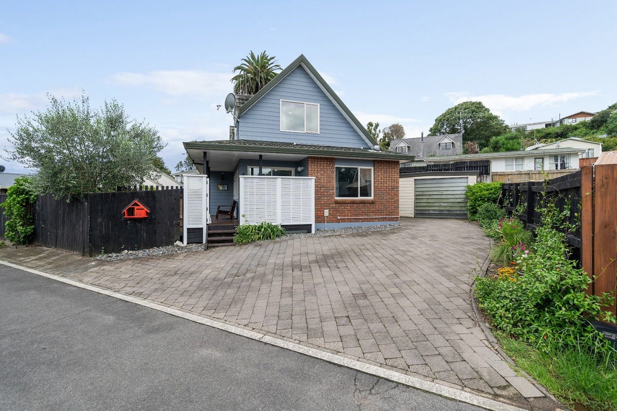 2A Michael Way, Judea, Tauranga - Carousel 1