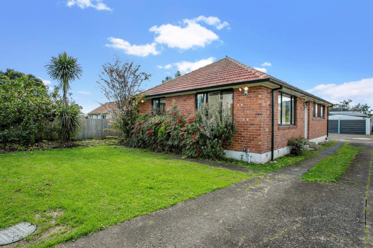 18 Tamatea avenue, Point England, Auckland - Carousel 1