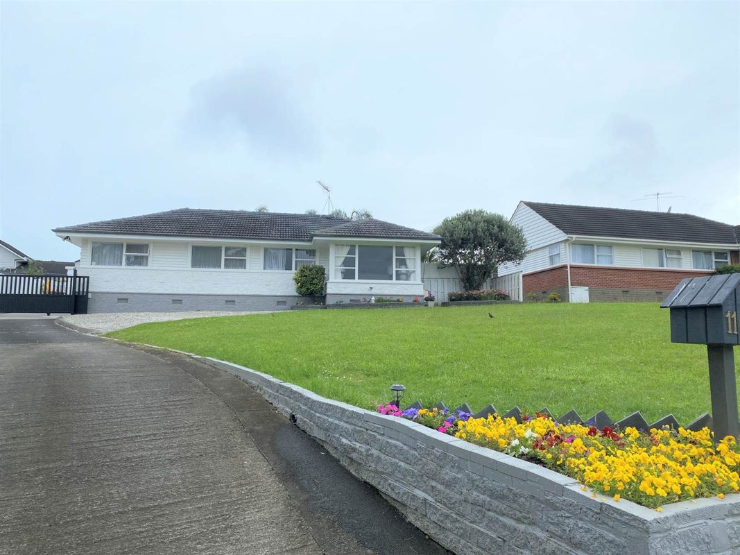 11 Pine Terrace, Howick, Auckland - Carousel 1