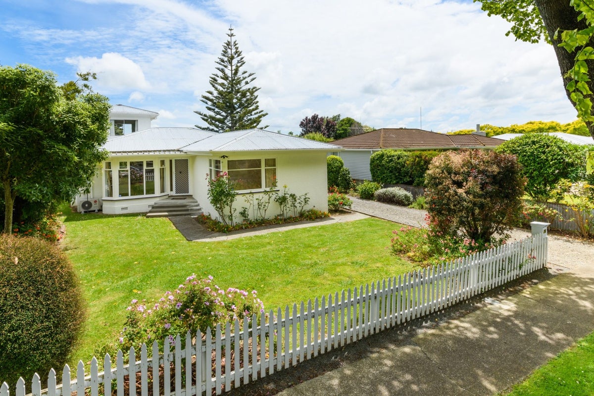 76 Birmingham Street, Takaro, Palmerston North - Carousel 1
