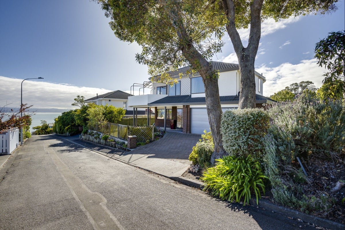 19A Roslyn Road, Bluff Hill, Napier - Carousel 1