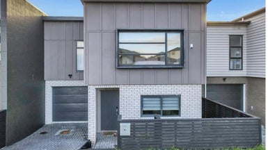 9B McQuoids Road, Flat Bush, Auckland - Carousel 1