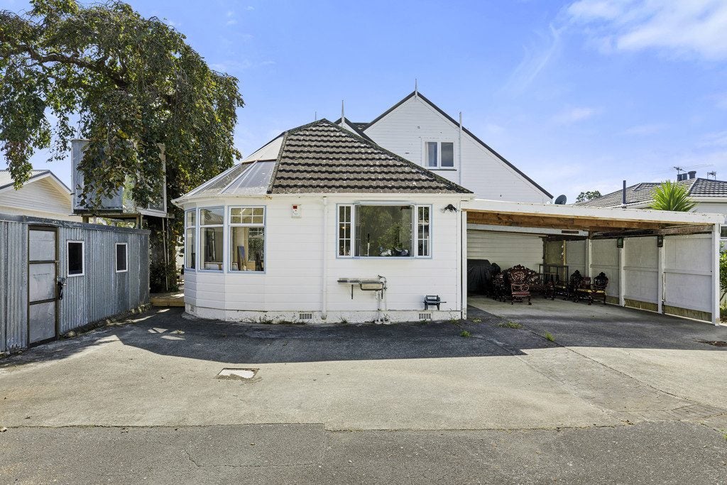 16 Epuni Street, Hutt Central, Lower Hutt - Carousel 24