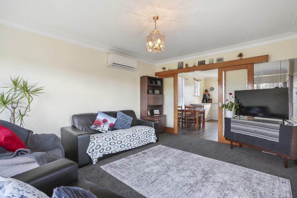 12 Koru Street, Mangere Bridge, Auckland - Carousel 2