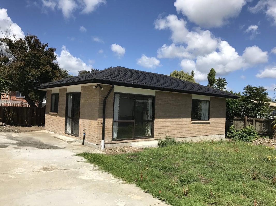 12 Cobham Crescent, Kelston, Auckland - Carousel 1