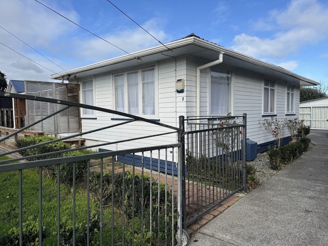 8 Vesty Avenue, Hillcrest, Hamilton - Carousel 1