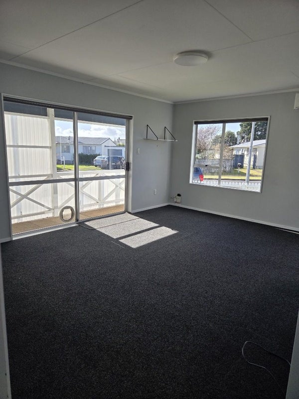 4 Desmond Place, Bell Block, New Plymouth - Carousel 2