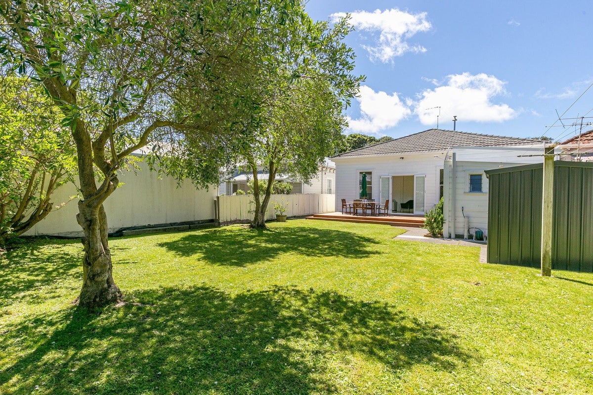 54 Kilbirnie Crescent, Kilbirnie, Wellington - Carousel 2