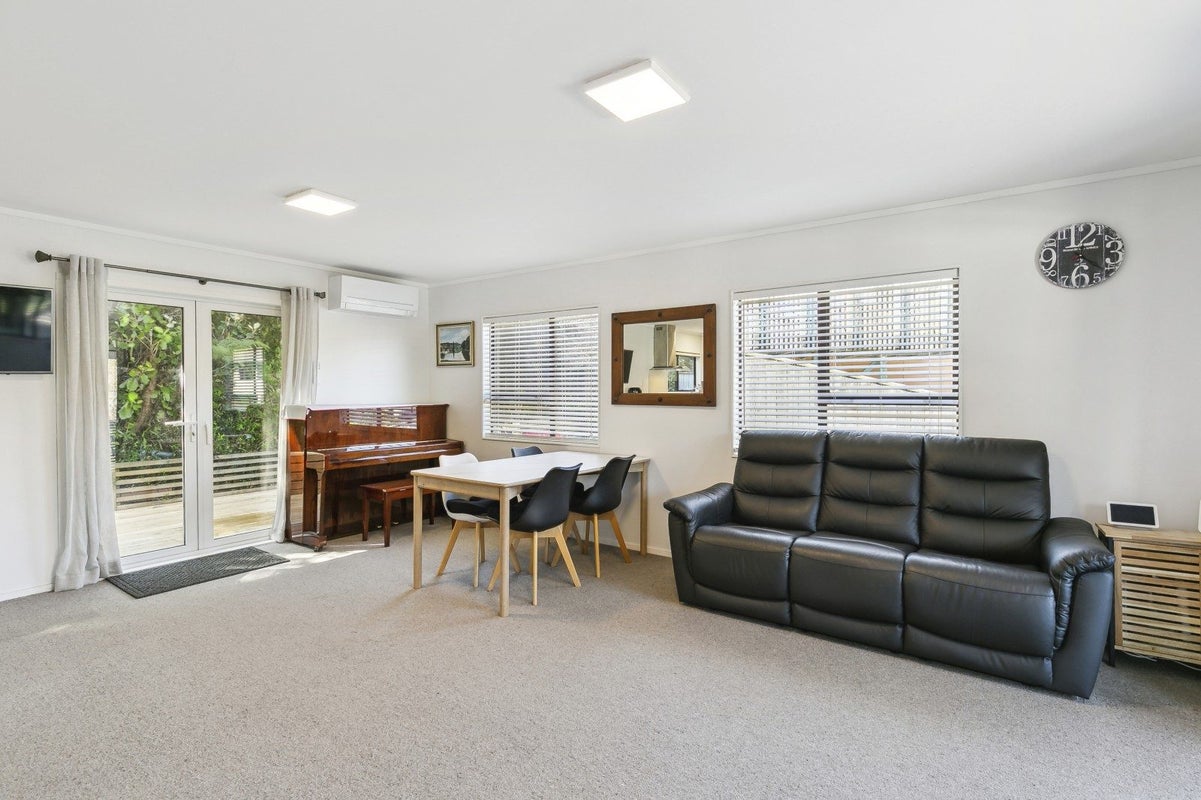 9 Hazlewood Avenue, Karori, Wellington - Carousel 2