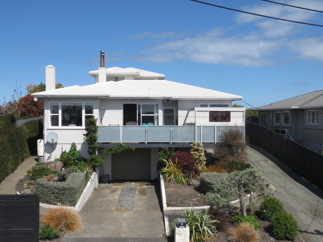 21 Arrow Crescent, Holmes Hill, Oamaru - Carousel 1