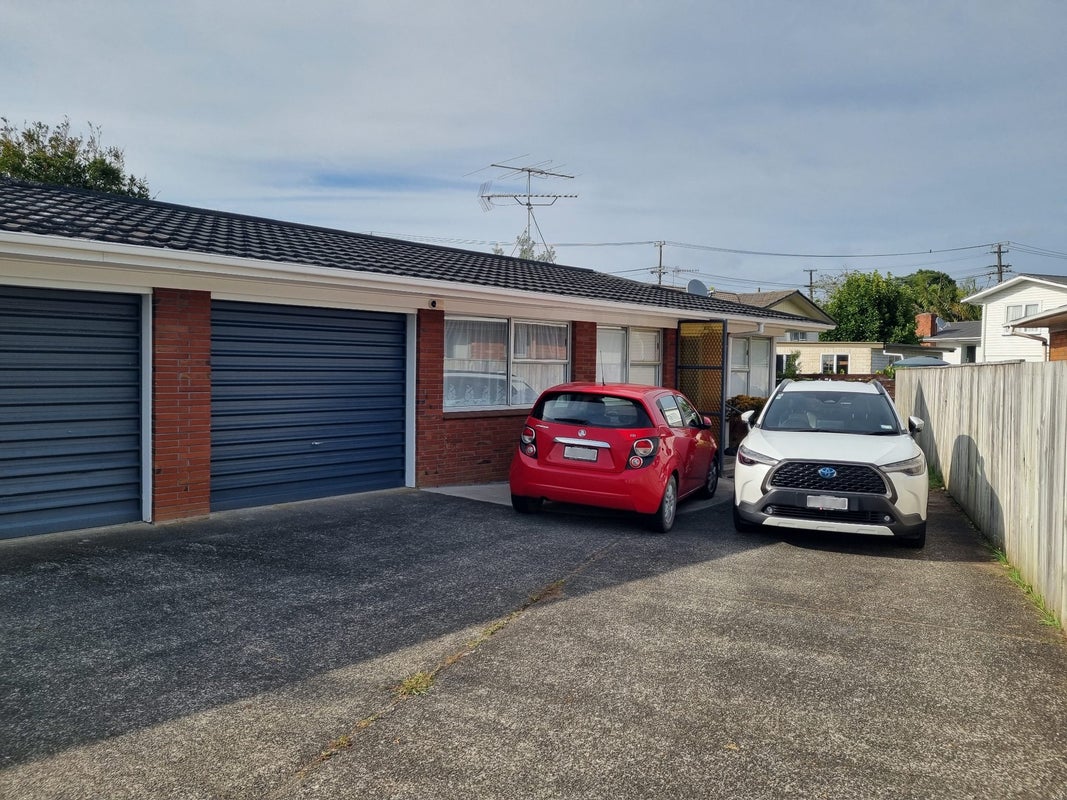 2/16 Harwood Road, Mount Wellington, Auckland - Carousel 1