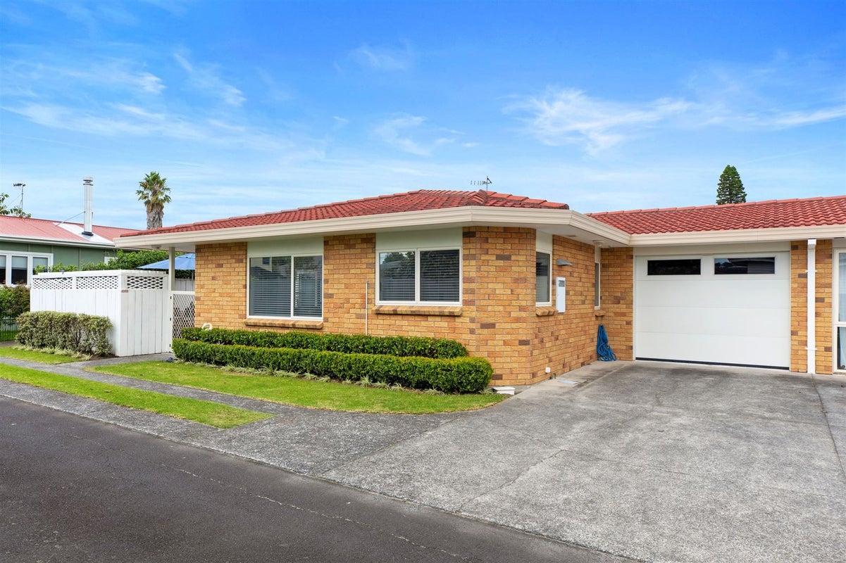 496B Devonport Road, Tauranga South, Tauranga - Carousel 1