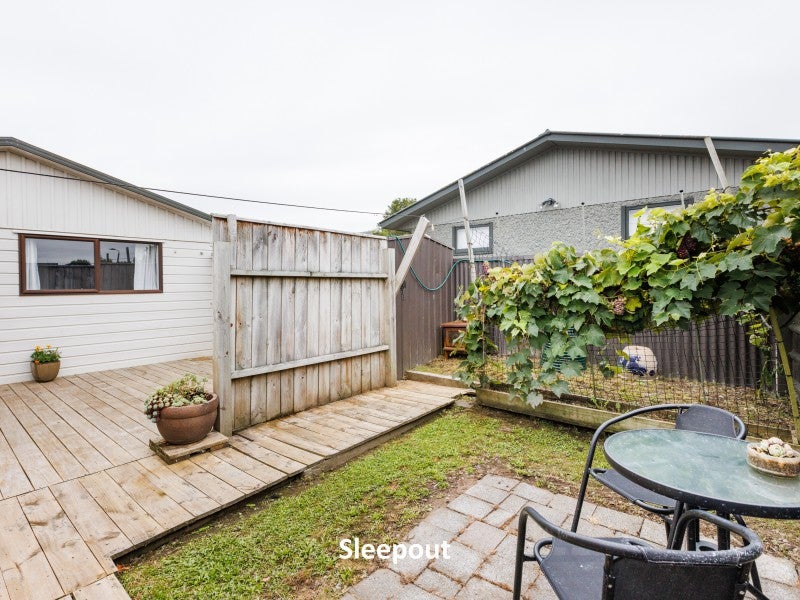 17 Pinedale Parade, Milson, Palmerston North - Carousel 26