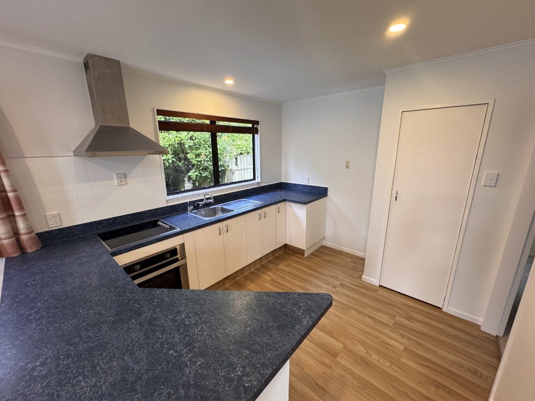 21 Hartford Crescent, Totara Park, Upper Hutt - Carousel 2