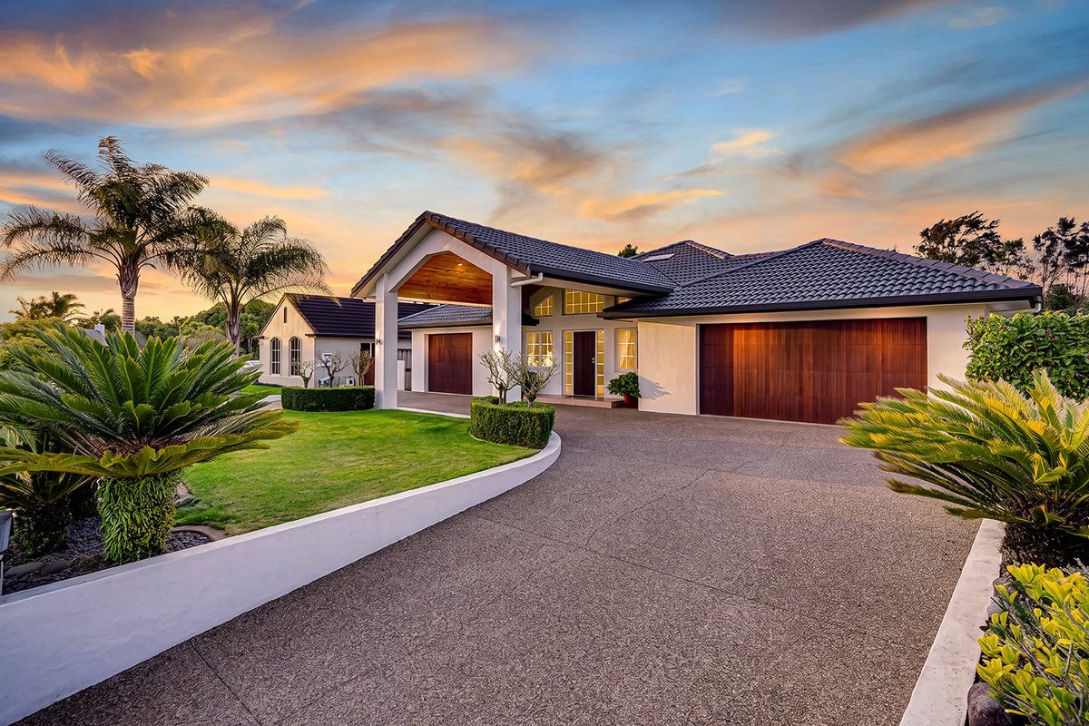 3 Raungawari Drive, Huntington, Hamilton - Carousel 1