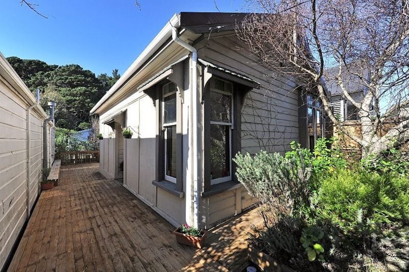 39 Edinburgh Terrace, Berhampore, Wellington - Carousel 17