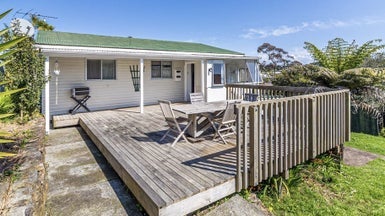 40 Tahi Road, Ostend, Waiheke Island - Carousel 1