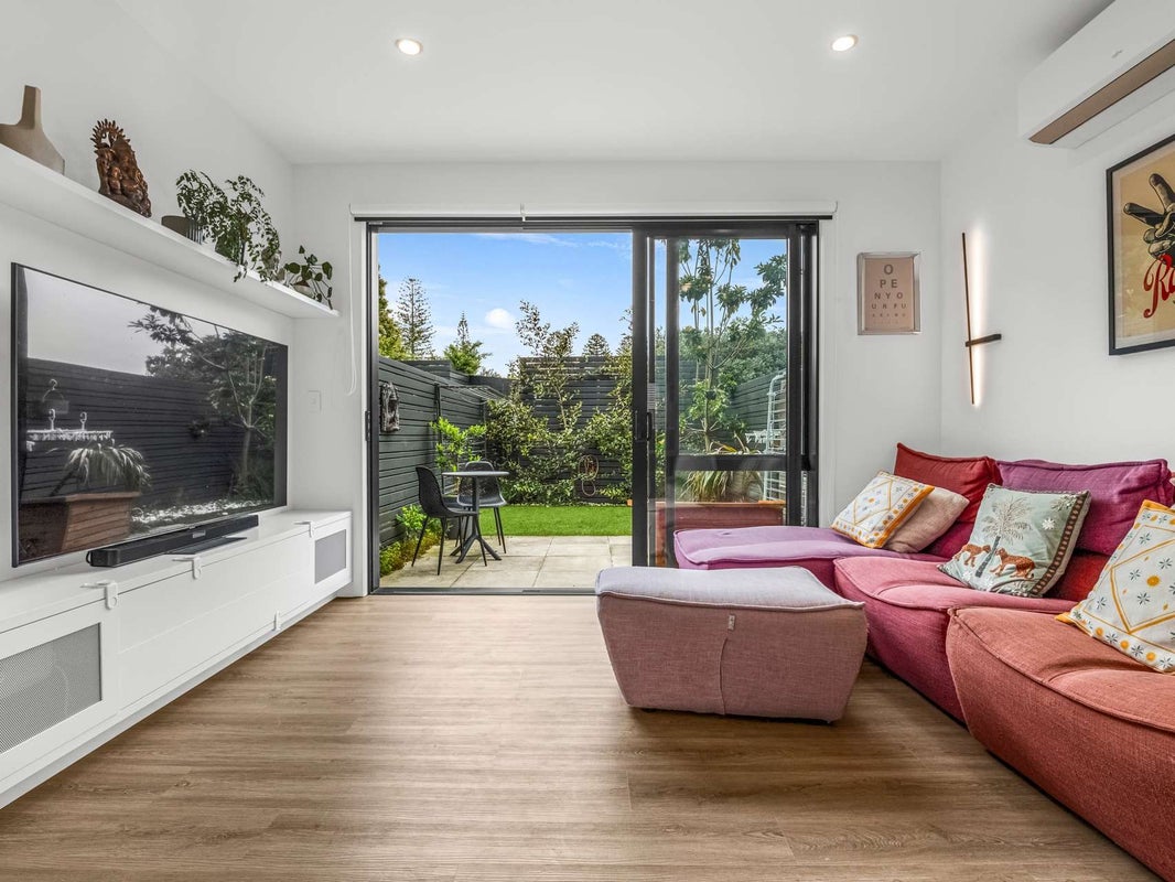 5/32 Leybourne Circle, Glen Innes, Auckland - Carousel 1