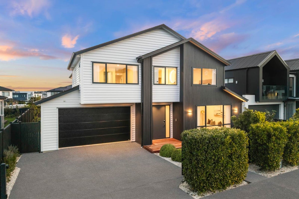 16 Headsail Drive, Long Bay, Auckland - Carousel 1