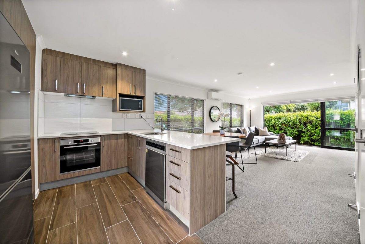 40A Waddell Avenue, Point England, Auckland - Carousel 2