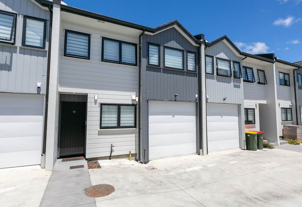 11 Shahkot Way, Papatoetoe, Auckland - Carousel 1