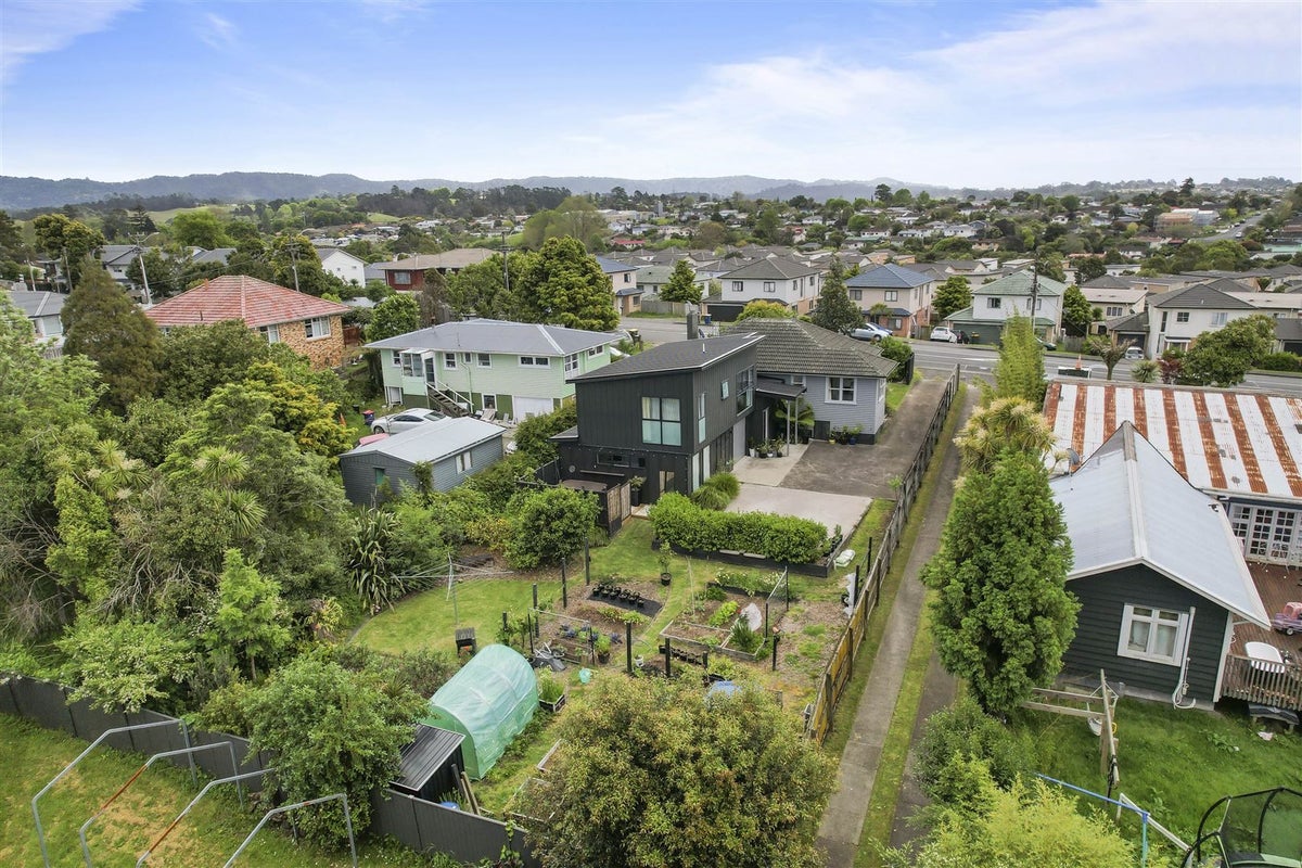 50 Seymour Road, Sunnyvale, Auckland - Carousel 2