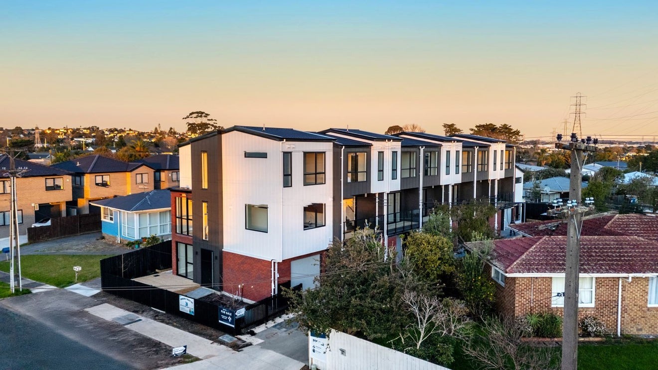 6/32 Tiraumea Drive, Pakuranga, Auckland - Carousel 1
