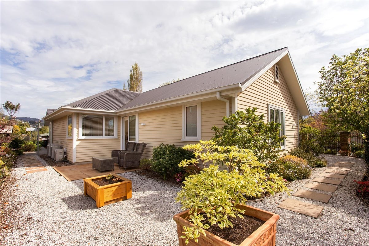 15 Acorn Close, Waltham, Christchurch - Carousel 21