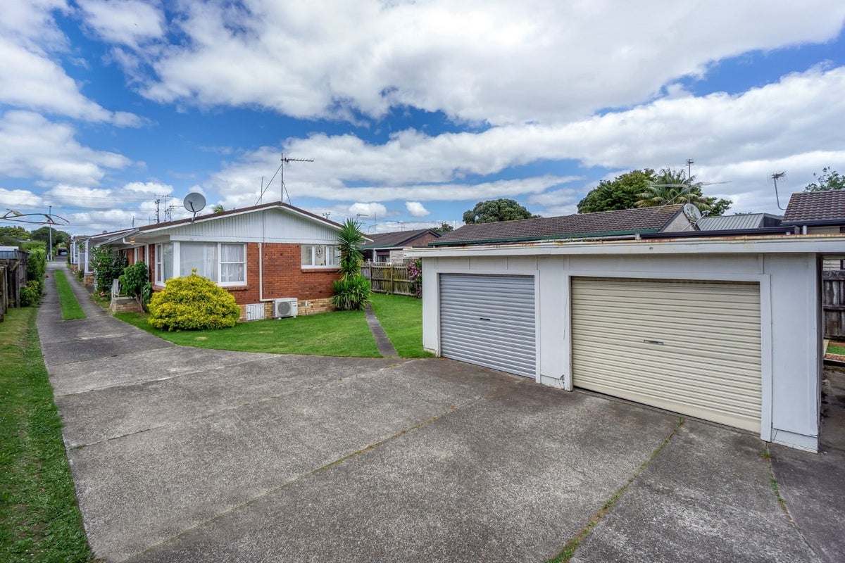 6/43 Shakespeare Road, Milford, Auckland - Carousel 19