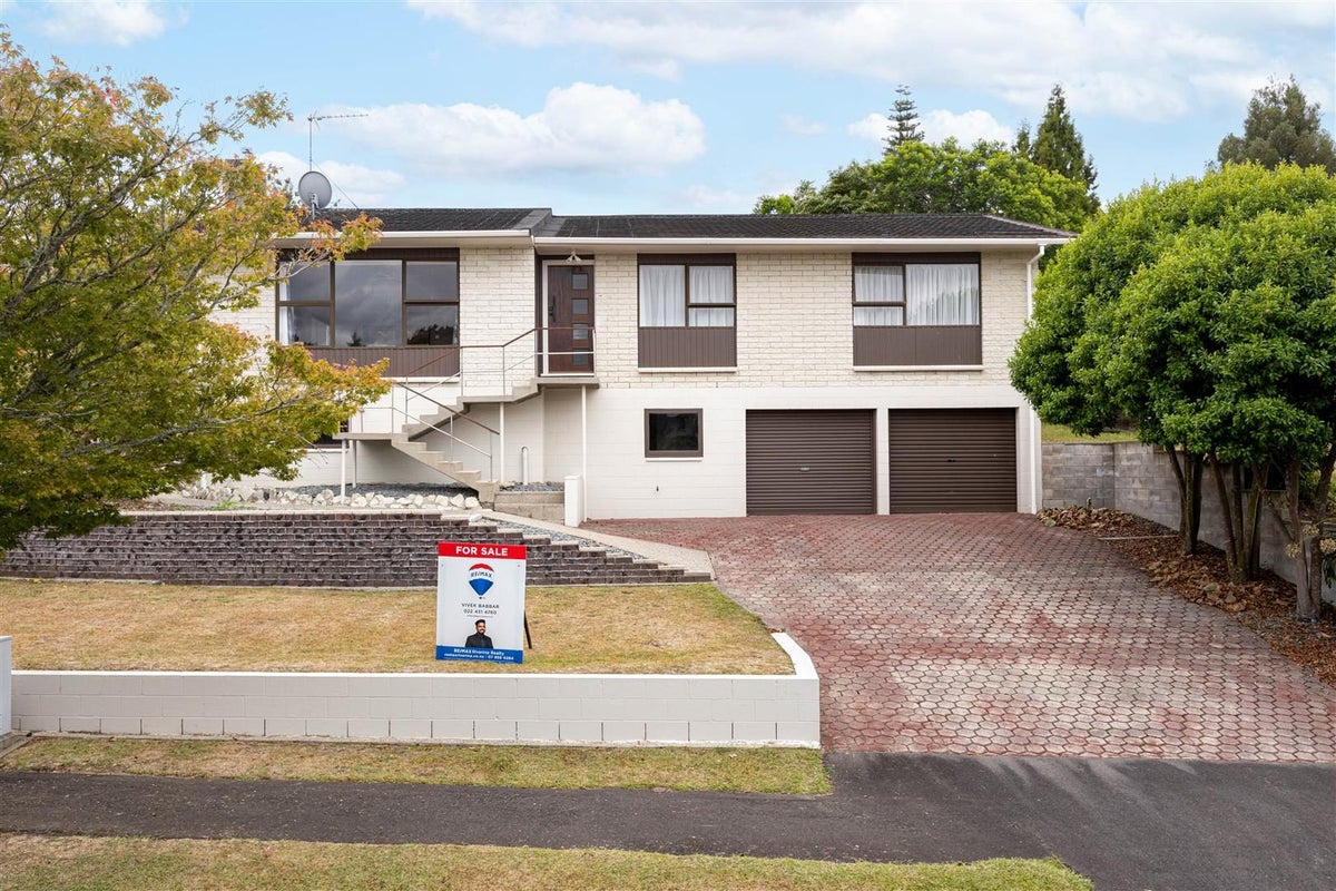 20 Sunnyhills Avenue, Glenview, Hamilton - Carousel 1