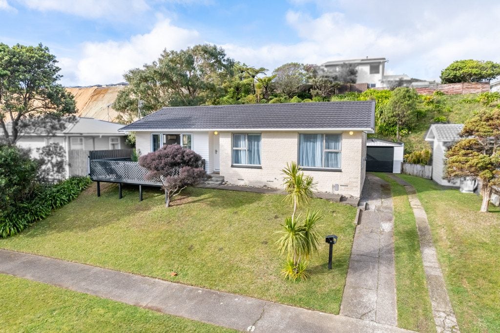 60 Waipounamu Drive, Kelson, Lower Hutt - Carousel 1