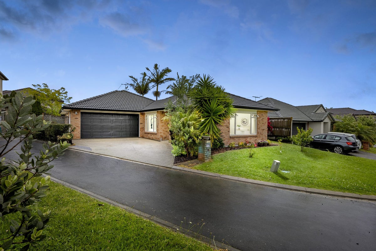 13 Tsar Court, Flat Bush, Auckland - Carousel 1