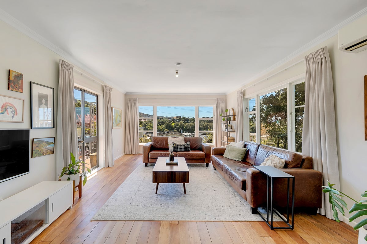 84 Bell Street, Tawa, Wellington - Carousel 2