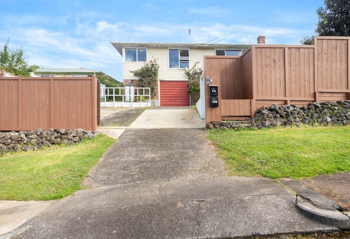 17 Keate Place, Mount Wellington, Auckland - Carousel 1