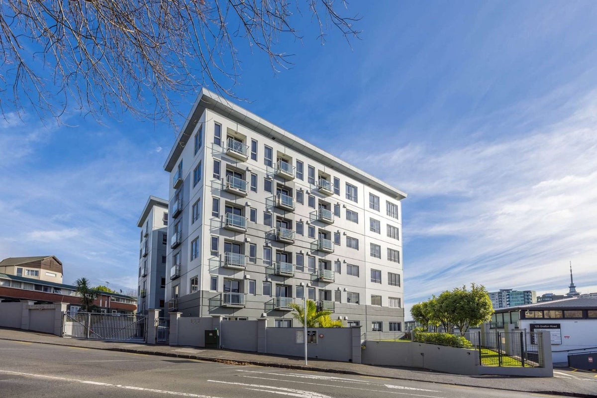 1C/127 Grafton Road, Grafton, Auckland - Carousel 1